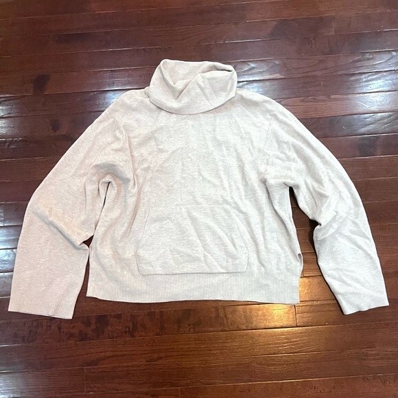 Banana republic oatmeal turtleneck crop sweater size medium - Picture 3 of 5